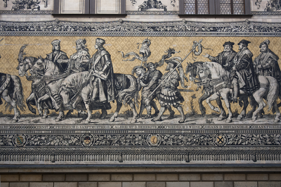 The mural depicts the Princes of the House of Wettin, the monarchy of Saxony, from 1123 to 1904.