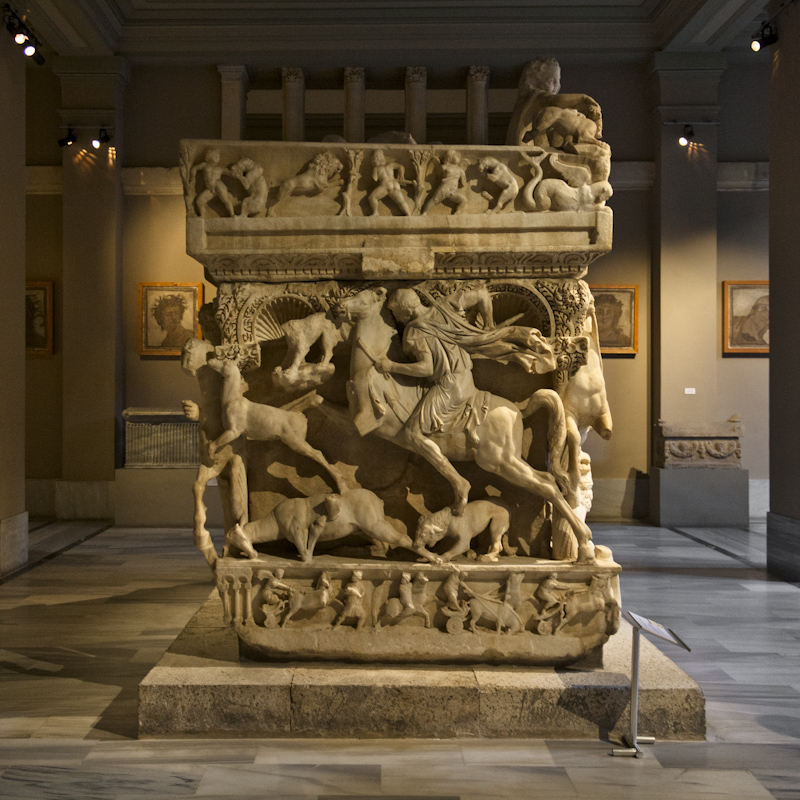 The museums also have a large and excellent gallery of sarcophaguses. / Die Museen haben auch ein große und tolle Galerie von Sarkophage.